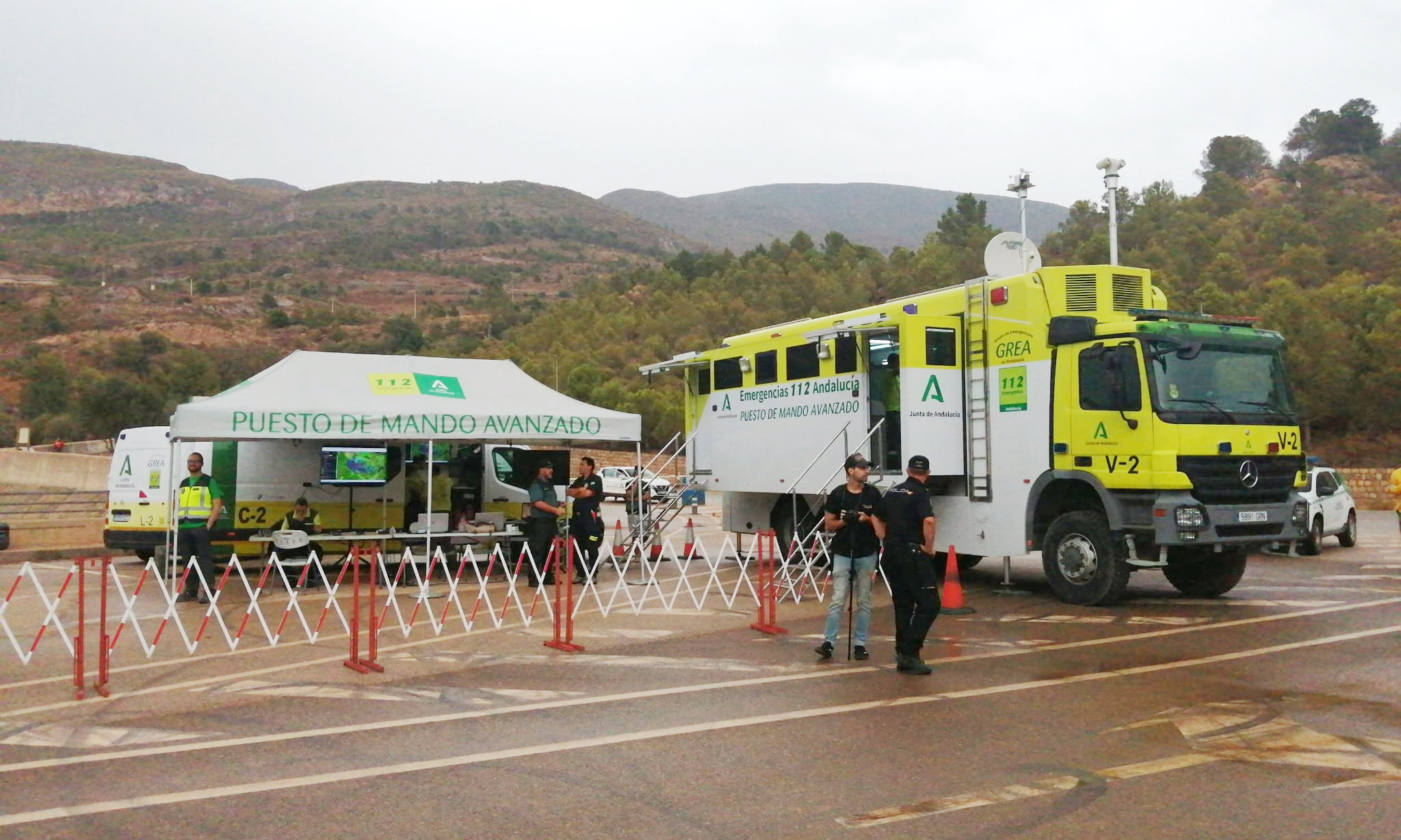 El incendio de Los Guájares obliga a desalojar a 9 personas de la Zaza y permanecen confinadas Ízbor y Acebuches